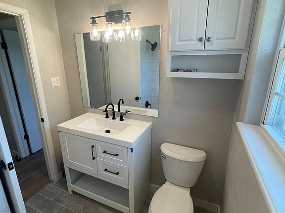 Building Photo - 1117 W Woodlane Dr