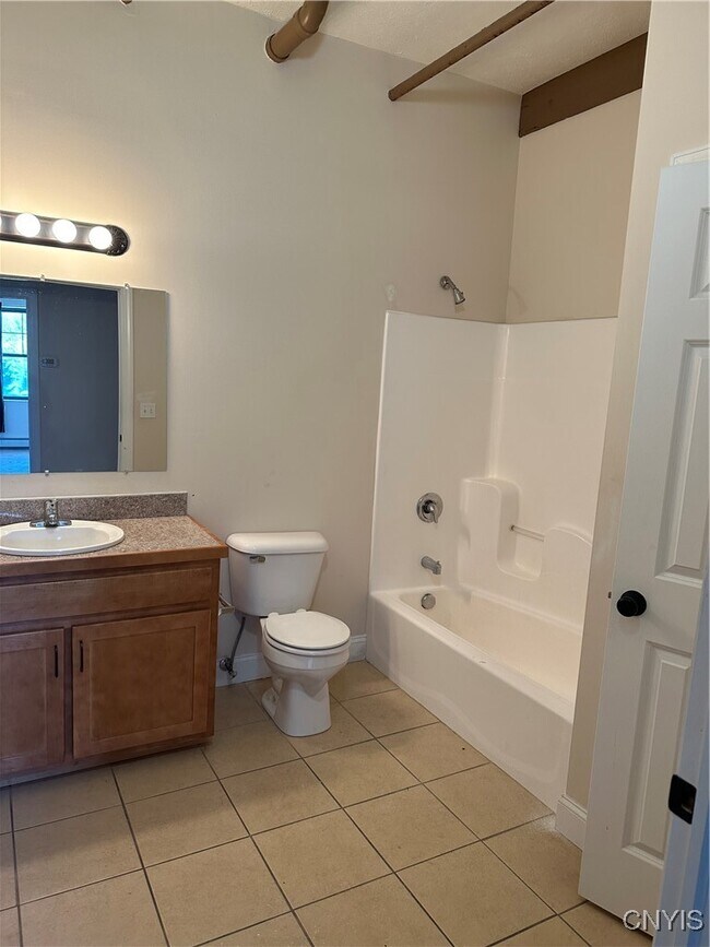 Foto del edificio - 617 Hiawatha Blvd