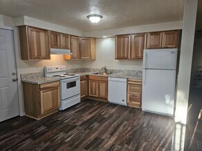 Building Photo - 980 N Cloverleaf Loop