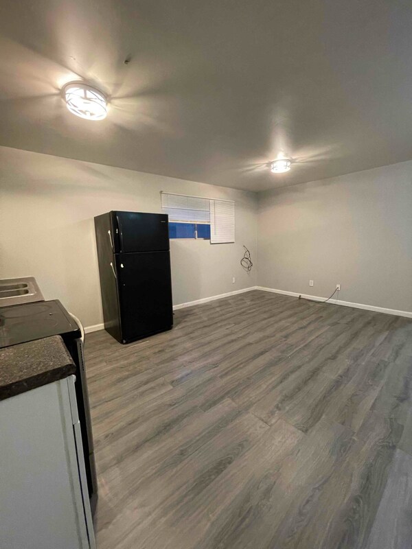 851 Glenwood Ave Unit 8, Cincinnati, OH 45229 Room for Rent in