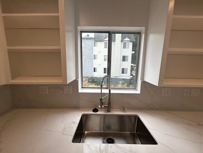 Foto del edificio - 1608 S Bentley Ave