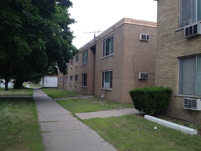 Primary Photo - 11180 E Seven Mile Rd