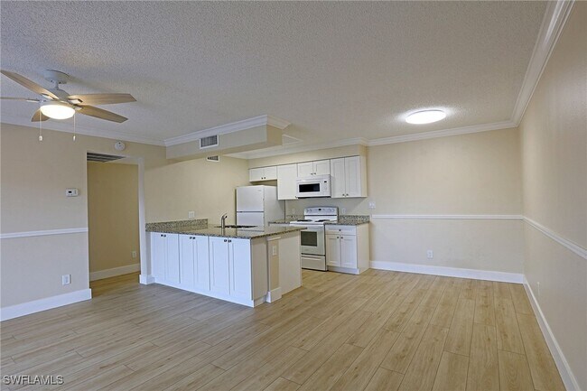 Building Photo - 5319 Summerlin Rd
