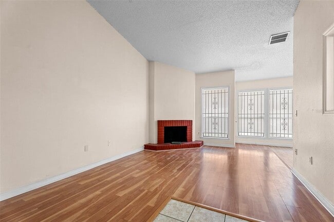 Building Photo - 652 St Johns Ct