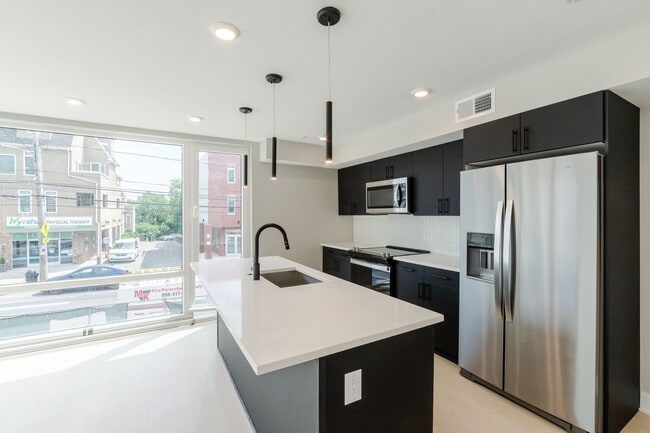 Building Photo - 6604 Ridge Ave