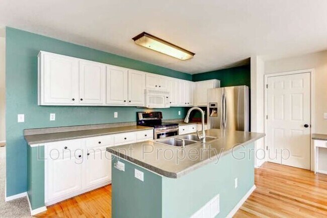 Foto del edificio - 1202 Fall River Cir