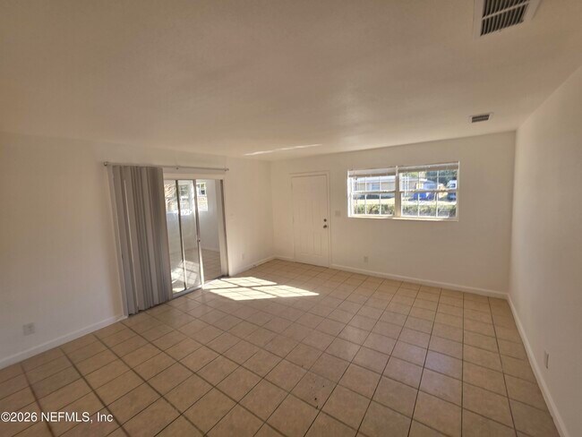 Foto del edificio - 1938 Leon Rd