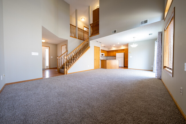 Building Photo - 39 Lilac Ln