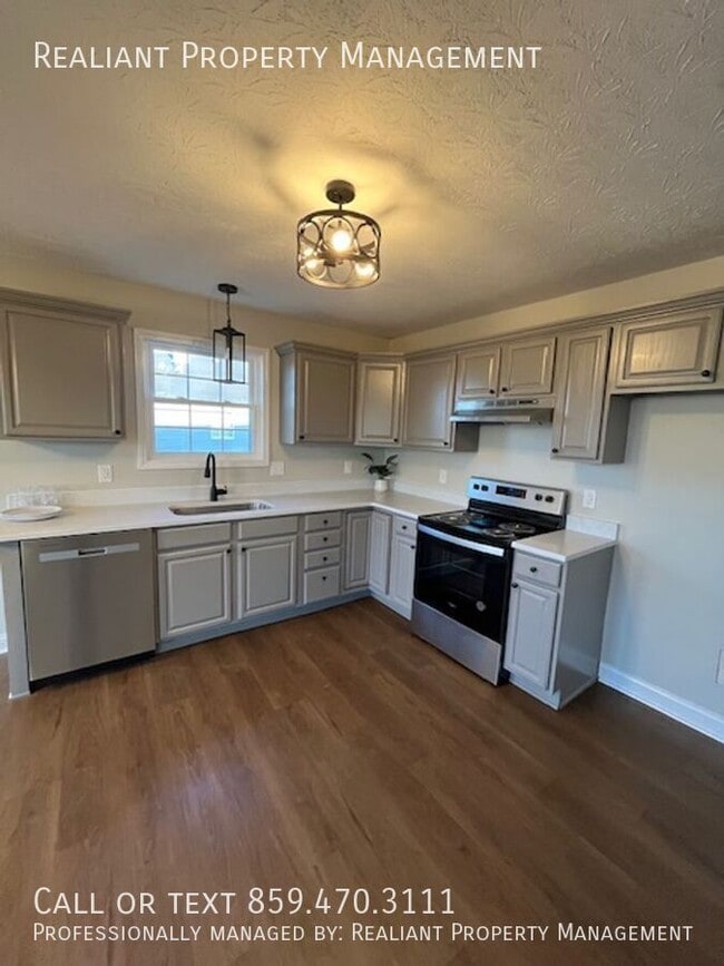 Building Photo - 808 Pinoak Dr