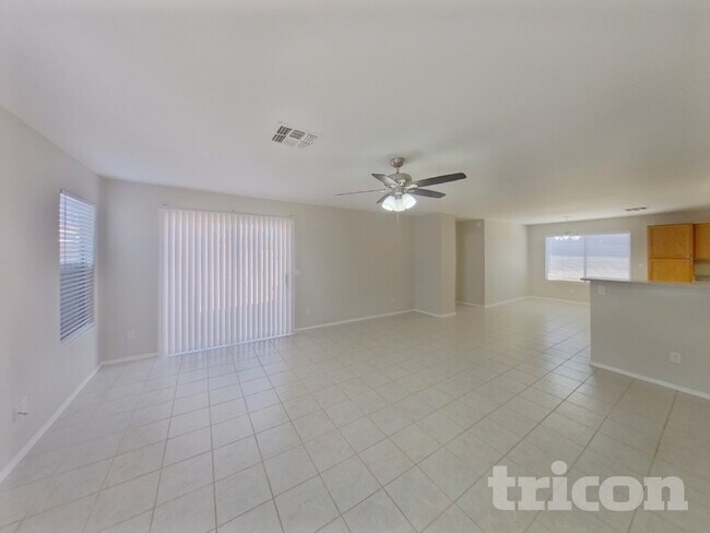 Foto del edificio - 43766 Elm Dr