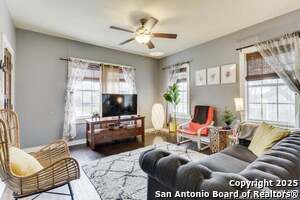 Foto del edificio - 419 W Lullwood Ave
