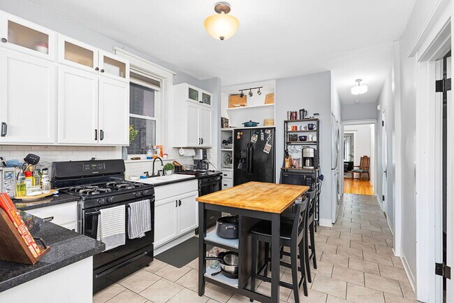 Foto del edificio - 3721 N Ashland Ave
