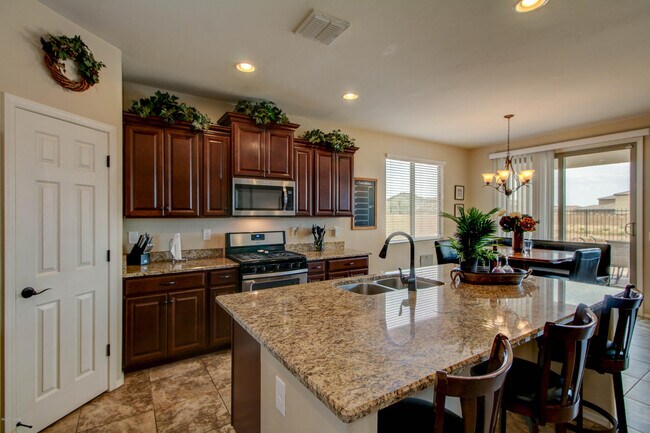Building Photo - 7271 S Via Cabana
