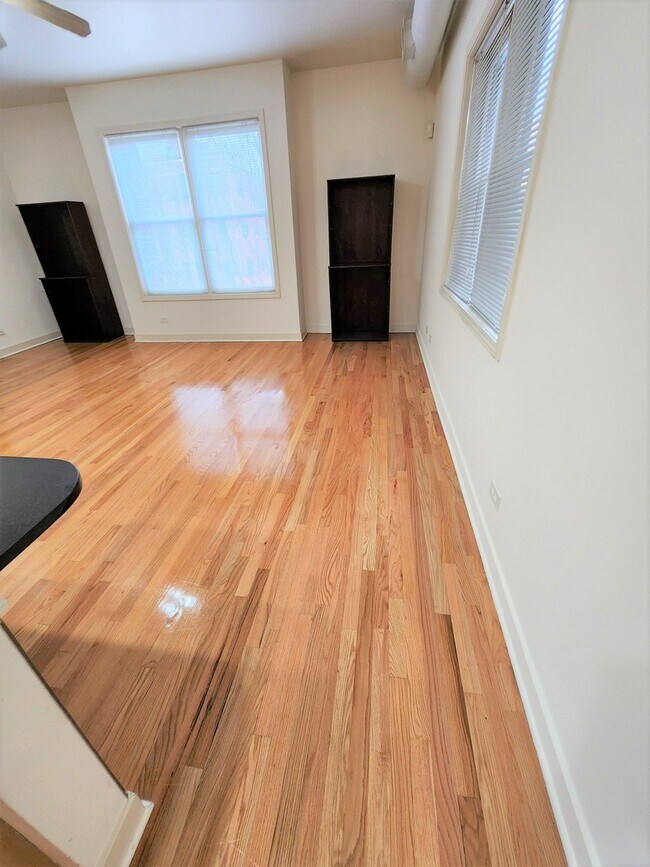 Foto del edificio - 2329 W Harrison St