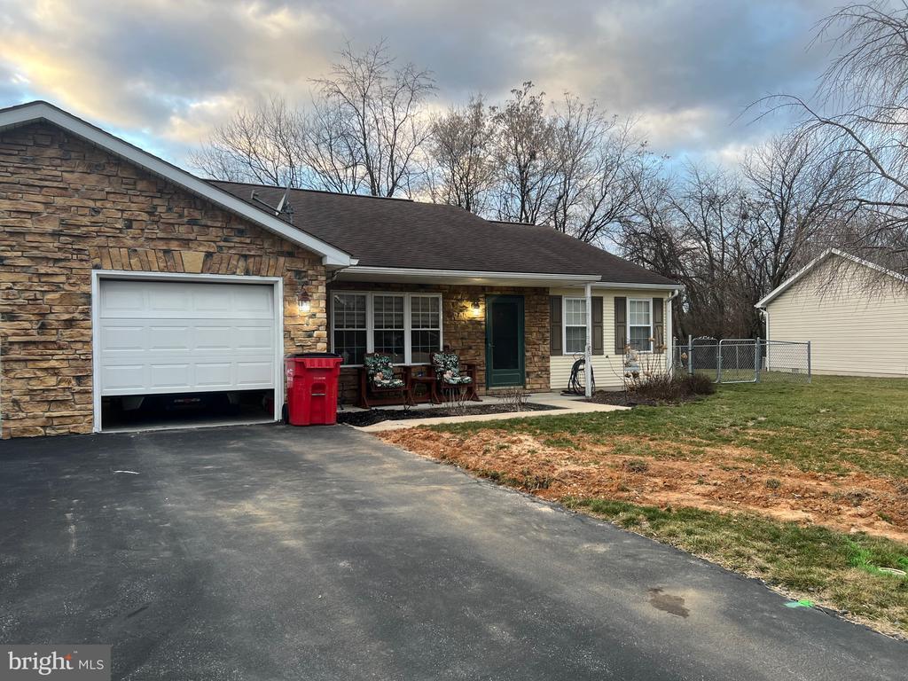 231 Hedgerow Dr, Chambersburg, PA 17202 House Rental in Chambersburg