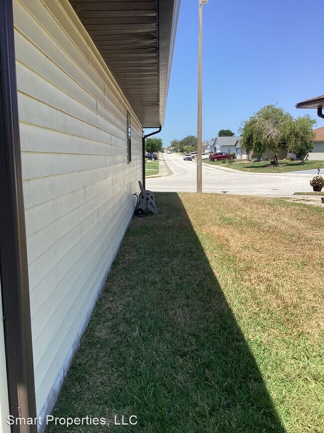 Building Photo - 2 br, 2 bath House - 3239 Prairie Dunes Cir E