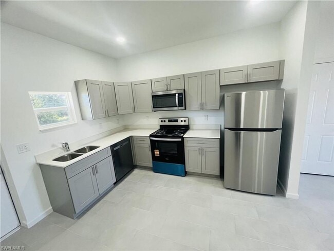 Foto del edificio - Brand-New 2BR/2BA Home with Lanai on Oversized Lot – Desirable SW Lehigh Acres