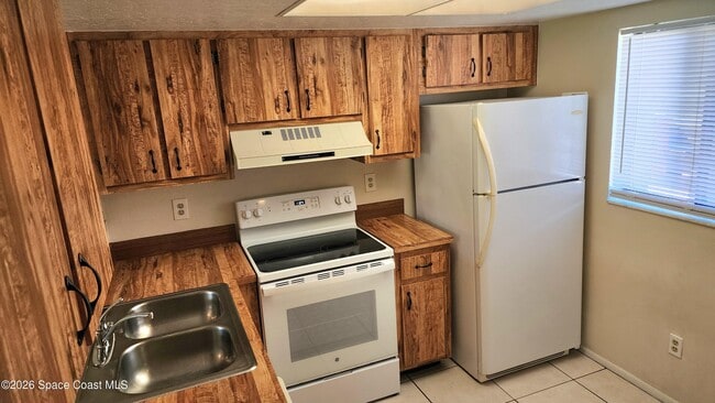 Building Photo - 1704 University Ln
