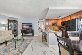 Building Photo - 579 Normandy M