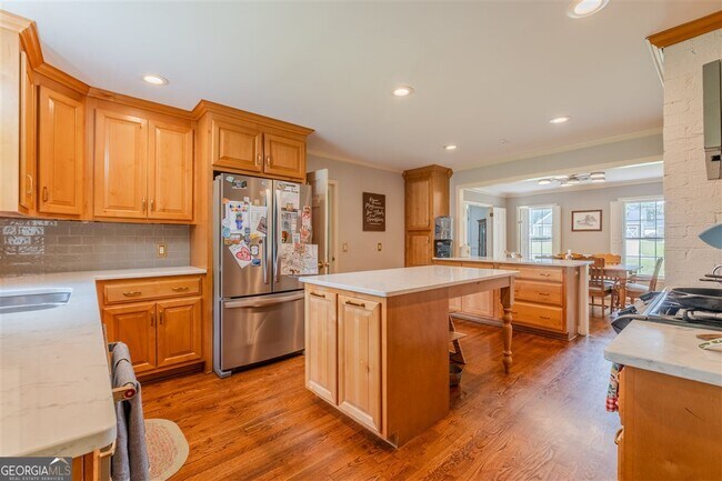 Foto del edificio - 227 W Lakeshore Dr