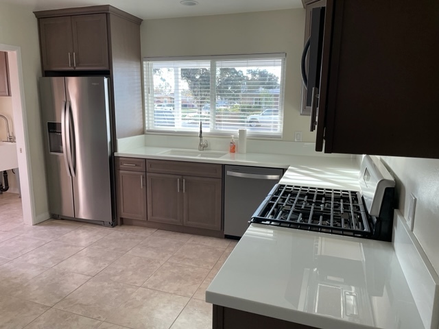 Kitchen - 5631 E Vernon St