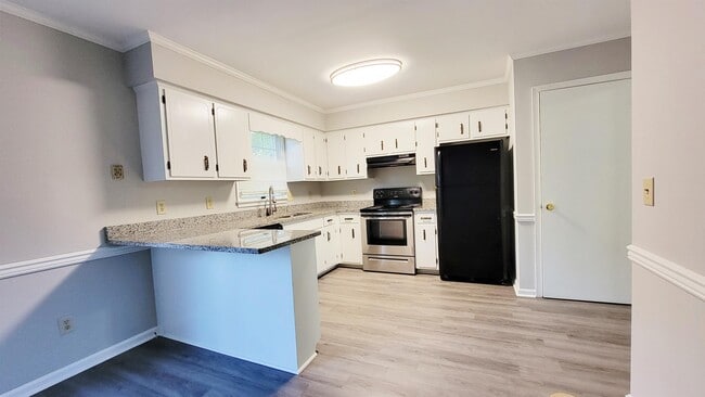 Foto del edificio - 830 Larch Way