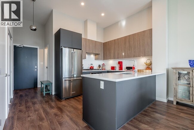 Photo du bâtiment - 621-621 Regan Ave