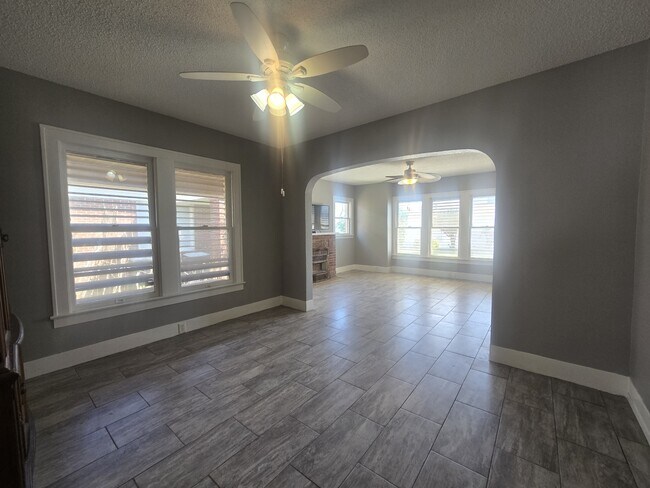 Building Photo - 3828 Avenue S 1/2