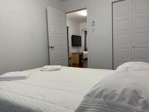 Building Photo - 4055 Boul Saint Laurent