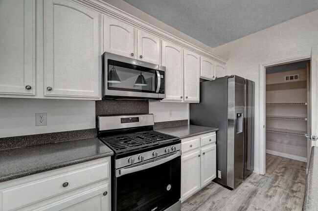 Foto del edificio - Beautiful 3 Bedroom + Loft - SOLAR INCLUDED!