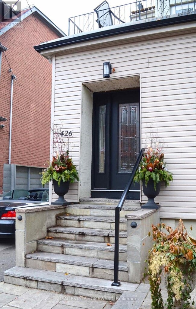 Building Photo - 426 Markham St