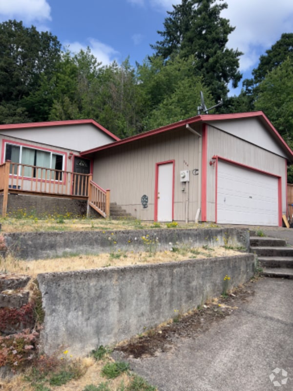 Building Photo - 344 SE Shafford Ave