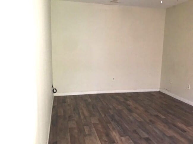 Building Photo - Coming Soon! Charming 1-Story Lockout Townhome in Davenport!