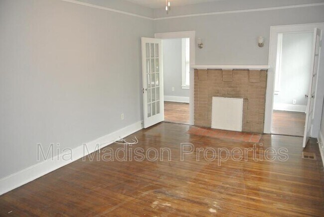 Building Photo - 724 E 49th St
