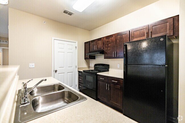3 habitaciones, 2 baños - 1349 pies cuadrados - Cocina - Montgomery Commons