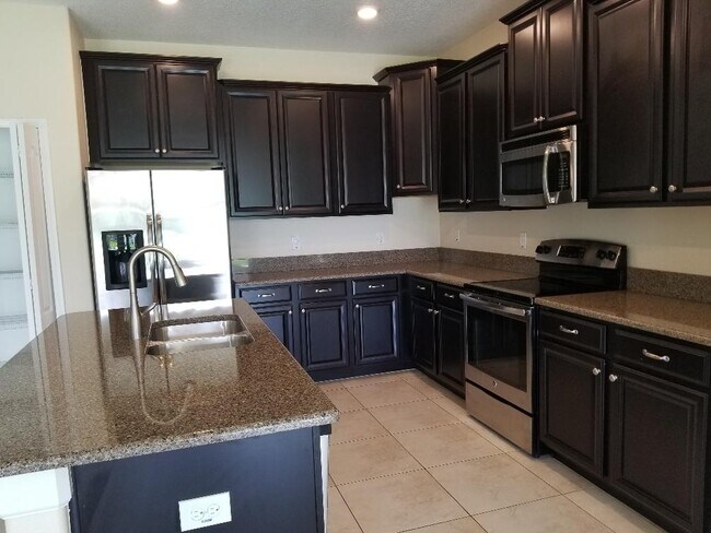 Building Photo - 15180 Evergreen Oak Loop
