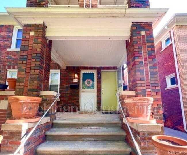 Building Photo - 964 Beaconsfield Ave