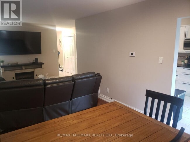 Building Photo - 551 Dorchester Dr