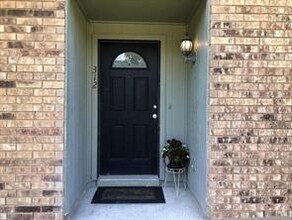 Building Photo - 312 Willow Springs Dr