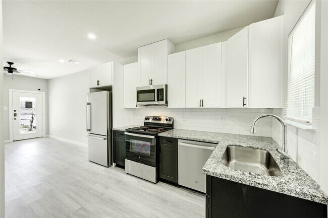 Foto del edificio - 8157 Tate St