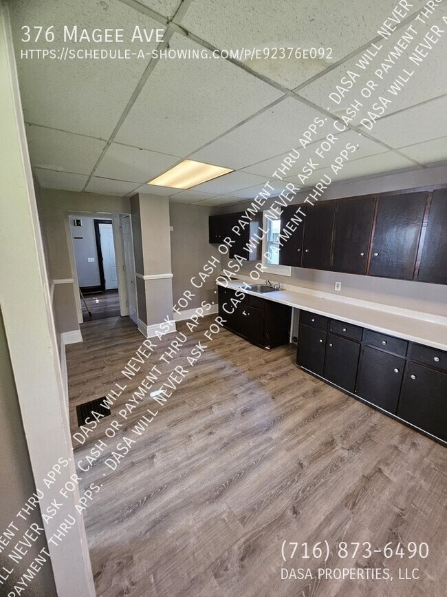 Foto del edificio - 376 Magee Ave
