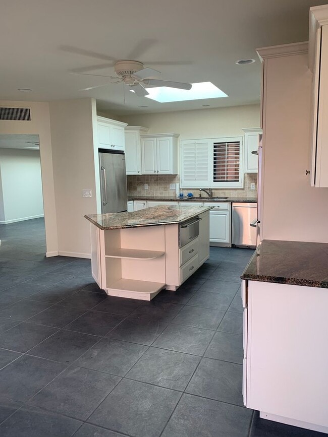 Building Photo - Gorgeous Foothills Single Family Home 2 Be...