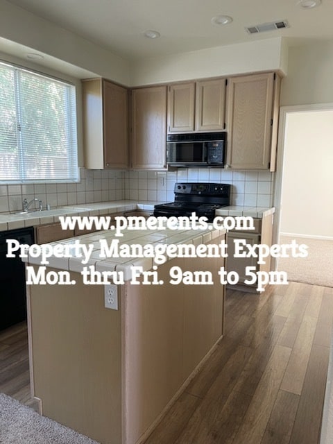 Building Photo - 3305 Shadowbrook Dr