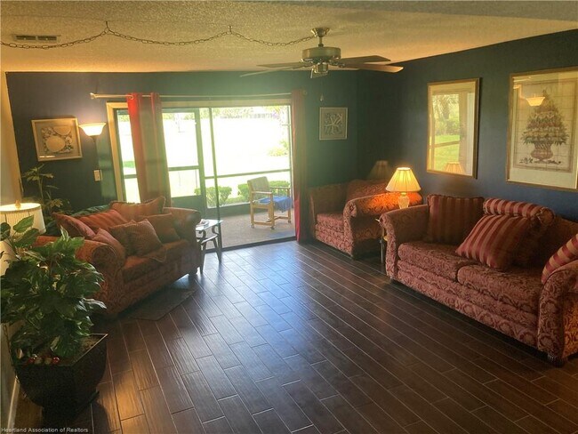 Foto del edificio - 3533 Edgewater Dr