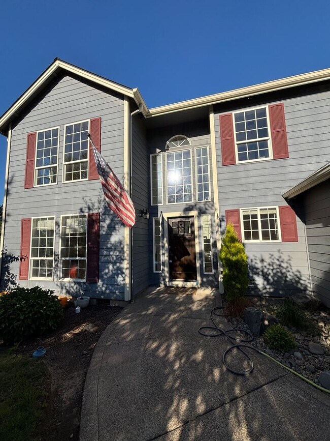 Foto del edificio - 4 Bedroom 2.5 Bathroom Home in NW Salem!