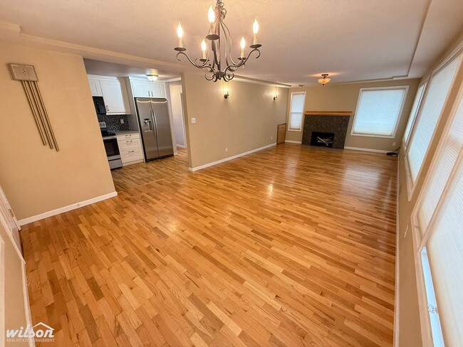 Building Photo - Beautiful 3-Bedroom Stunning Stone Home with Breathtaking Valley Views!