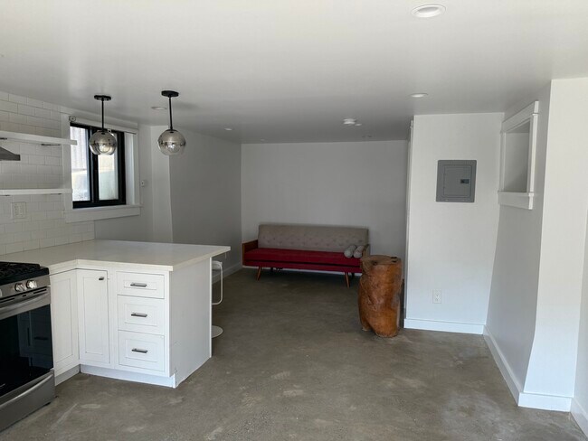 Foto del edificio - 1225 Stringer Ave