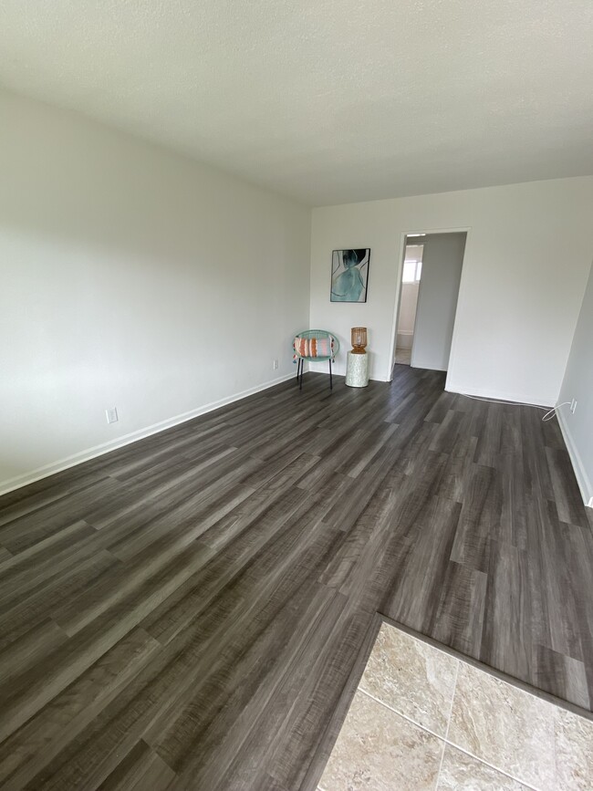 Living room - 21020 Wood Ave
