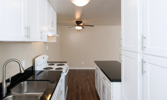 Renovated Two Bedroom - Montoya Garden