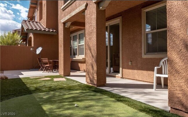 Foto del edificio - 7215 Moonraker Ave